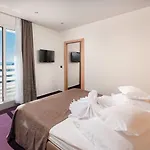 Olympia 4*