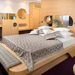 Olympia 4* 보디체