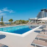 Olympia Hotel 4*