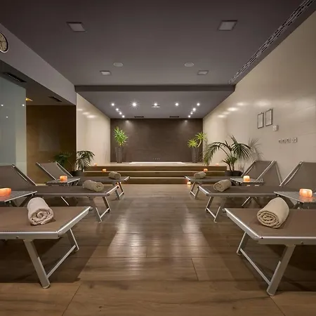 Olympia 4*