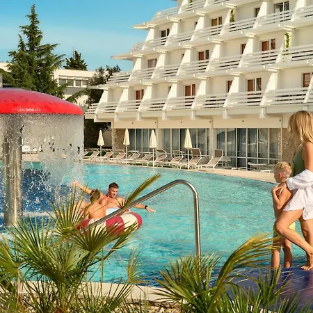 Olympia 4*
